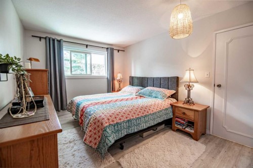 9 Rutherford Place, Red Deer, AB - Indoor Photo Showing Bedroom