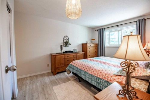 9 Rutherford Place, Red Deer, AB - Indoor Photo Showing Bedroom