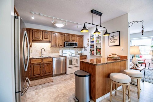 9 Rutherford Place, Red Deer, AB - Indoor Photo Showing Kitchen
