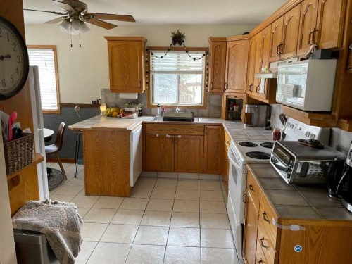 3405 52 Avenue, Red Deer, AB - Indoor Photo Showing Kitchen With Double Sink