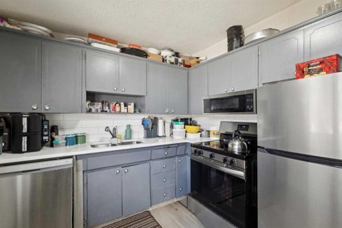 4210 Richmond Road Sw, Calgary, AB - Indoor Photo Showing Kitchen With Double Sink