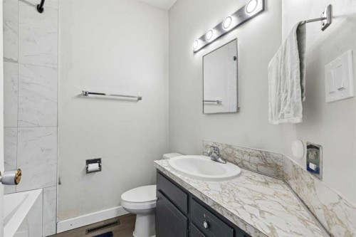 4210 Richmond Road Sw, Calgary, AB - Indoor Photo Showing Bathroom