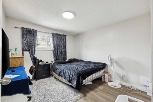 4210 Richmond Road Sw, Calgary, AB - Indoor Photo Showing Bedroom