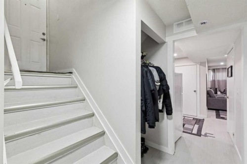 4210 Richmond Road Sw, Calgary, AB - Indoor Photo Showing Other Room