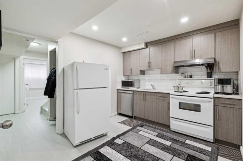 4210 Richmond Road Sw, Calgary, AB - Indoor Photo Showing Kitchen