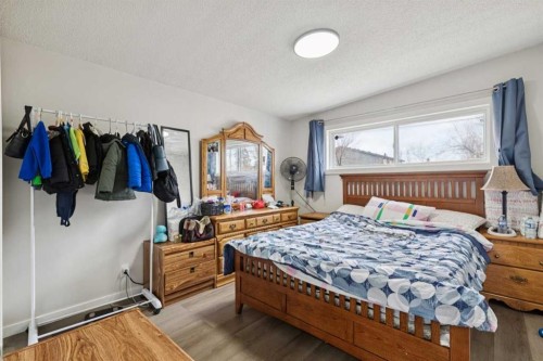4210 Richmond Road Sw, Calgary, AB - Indoor Photo Showing Bedroom