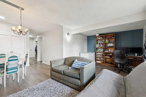4210 Richmond Road Sw, Calgary, AB - Indoor Photo Showing Living Room