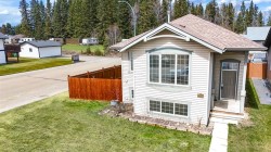 5908 44 Avenue Rocky Mountain House, AB T4T 1W4