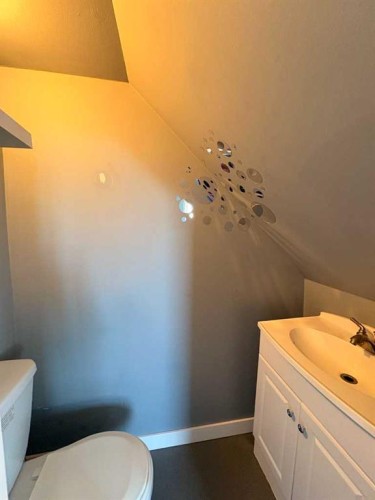 2021 23 Avenue, Delburne, AB - Indoor Photo Showing Bathroom