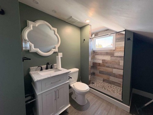 2021 23 Avenue, Delburne, AB - Indoor Photo Showing Bathroom