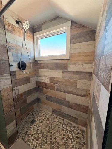 2021 23 Avenue, Delburne, AB - Indoor Photo Showing Bathroom