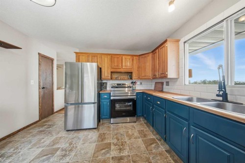 55 Nyman Crescent, Red Deer, AB - Indoor Photo Showing Kitchen With Double Sink