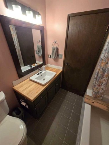 55 Nyman Crescent, Red Deer, AB - Indoor Photo Showing Bathroom