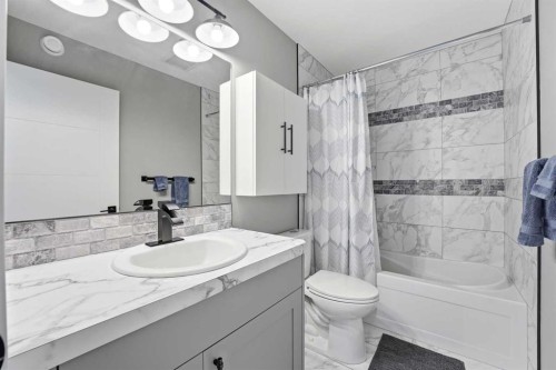11 Aura Drive, Blackfalds, AB - Indoor Photo Showing Bathroom