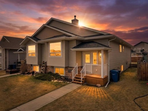 66 Heritage Drive  Penhold, AB T0M 1R0