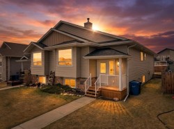 66 Heritage Drive Penhold, AB T0M 1R0