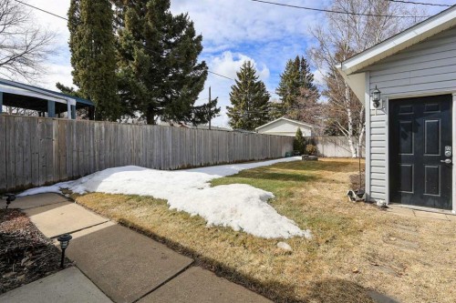 4214 40A Avenue, Red Deer, AB - Outdoor