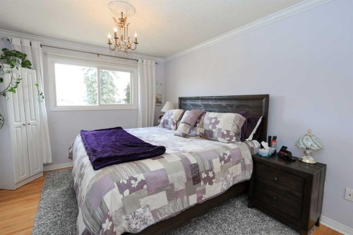 4214 40A Avenue, Red Deer, AB - Indoor Photo Showing Bedroom