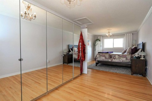 4214 40A Avenue, Red Deer, AB - Indoor Photo Showing Bedroom