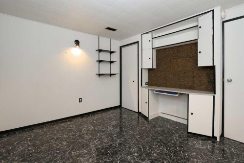 4214 40A Avenue, Red Deer, AB - Indoor