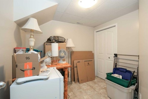 4214 40A Avenue, Red Deer, AB - Indoor