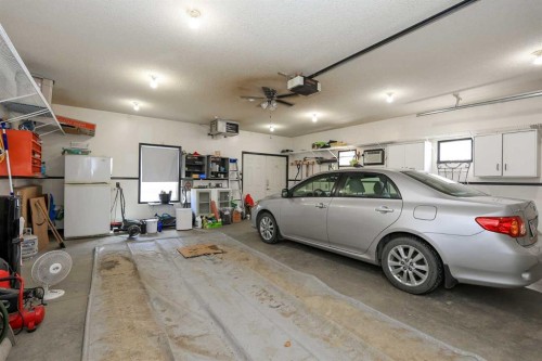 4214 40A Avenue, Red Deer, AB - Indoor Photo Showing Garage