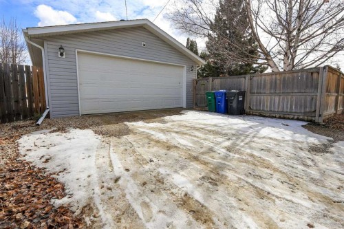 4214 40A Avenue, Red Deer, AB - Outdoor