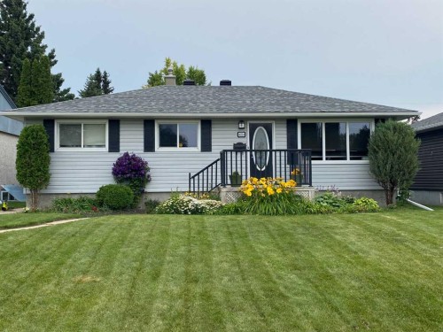 4214 40A Avenue, Red Deer, AB - Outdoor