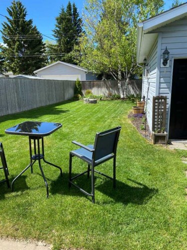 4214 40A Avenue, Red Deer, AB - Outdoor With Backyard