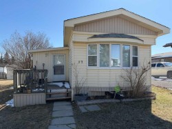 17-5211 55 Avenue Rocky Mountain House, AB T4T 1M8