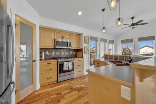 60 Vanson Close, Red Deer, AB - Indoor Photo Showing Kitchen