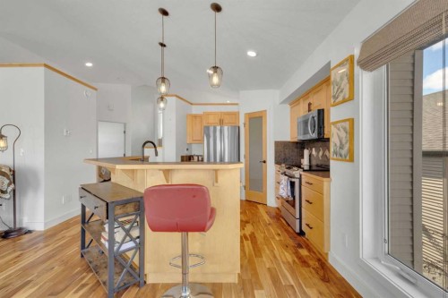 60 Vanson Close, Red Deer, AB - Indoor Photo Showing Kitchen With Upgraded Kitchen