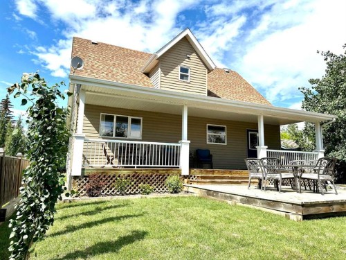 5028 Lakeshore Drive  Sylvan Lake, AB T4S 1A9