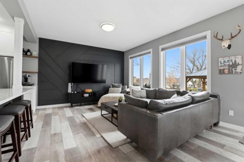 4625 48 Street, Sylvan Lake, AB - Indoor Photo Showing Living Room