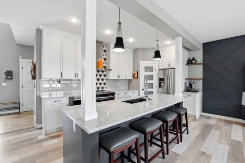 4625 48 Street, Sylvan Lake, AB - Indoor Photo Showing Kitchen With Upgraded Kitchen