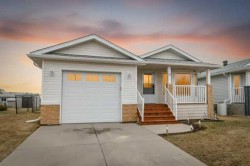 9 Baywood Place Sylvan Lake, AB T4S 0A7