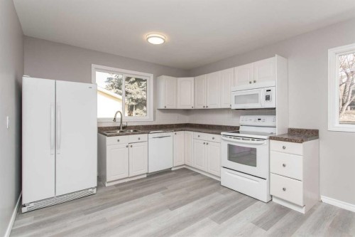 103 Westview Drive, Sylvan Lake, AB - Indoor Photo Showing Kitchen With Double Sink