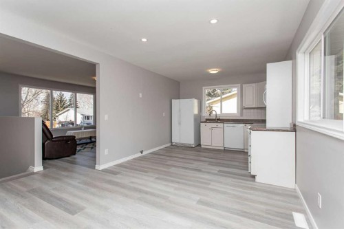 103 Westview Drive, Sylvan Lake, AB - Indoor Photo Showing Kitchen