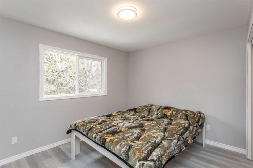 103 Westview Drive, Sylvan Lake, AB - Indoor Photo Showing Bedroom