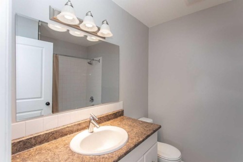 103 Westview Drive, Sylvan Lake, AB - Indoor Photo Showing Bathroom