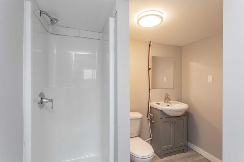 103 Westview Drive, Sylvan Lake, AB - Indoor Photo Showing Bathroom