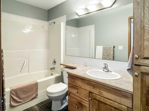 75 Langford Crescent, Red Deer, AB - Indoor Photo Showing Bathroom