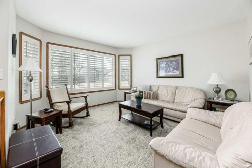 75 Langford Crescent, Red Deer, AB - Indoor Photo Showing Living Room