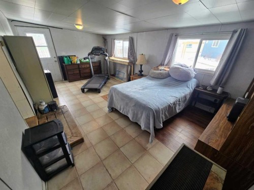 6038 Spruce Crescent, Stettler, AB - Indoor Photo Showing Bedroom