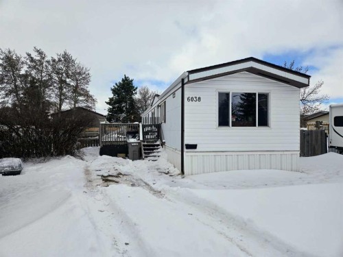 6038 Spruce Crescent, Stettler, AB - Outdoor