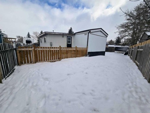 6038 Spruce Crescent, Stettler, AB - Outdoor With Exterior