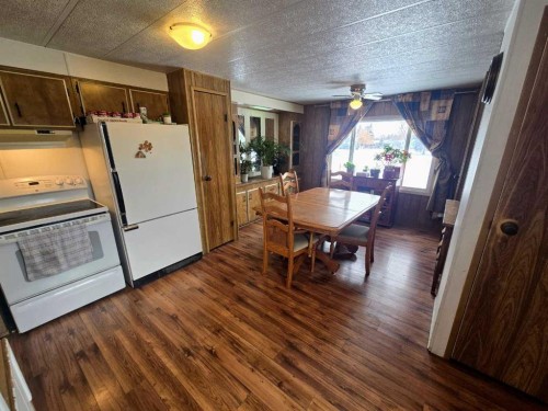 6038 Spruce Crescent, Stettler, AB - Indoor