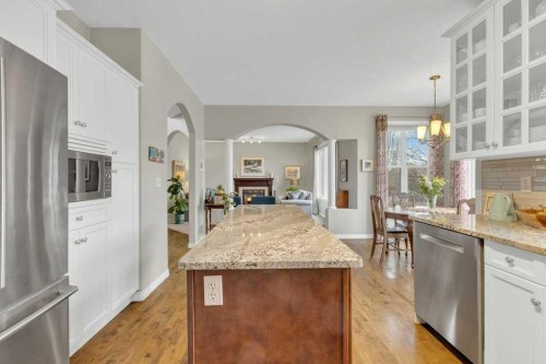 190 Asmundsen Avenue, Red Deer, AB - Indoor Photo Showing Kitchen