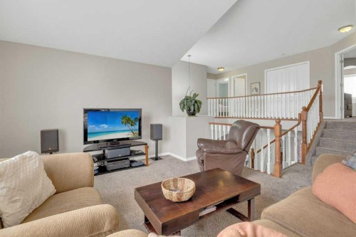 190 Asmundsen Avenue, Red Deer, AB - Indoor Photo Showing Living Room