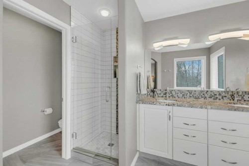 190 Asmundsen Avenue, Red Deer, AB - Indoor Photo Showing Bathroom